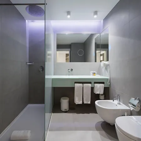 Varzinn 호텔 포보아데바짐